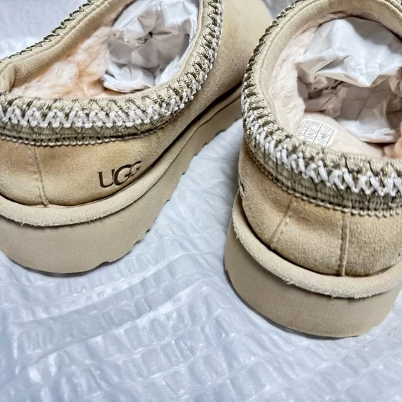 UGG Tan Women's Slippers - Picture 13 of 16